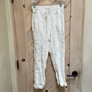 White Linen Men’s Medium elastic waist pants with a slim leg